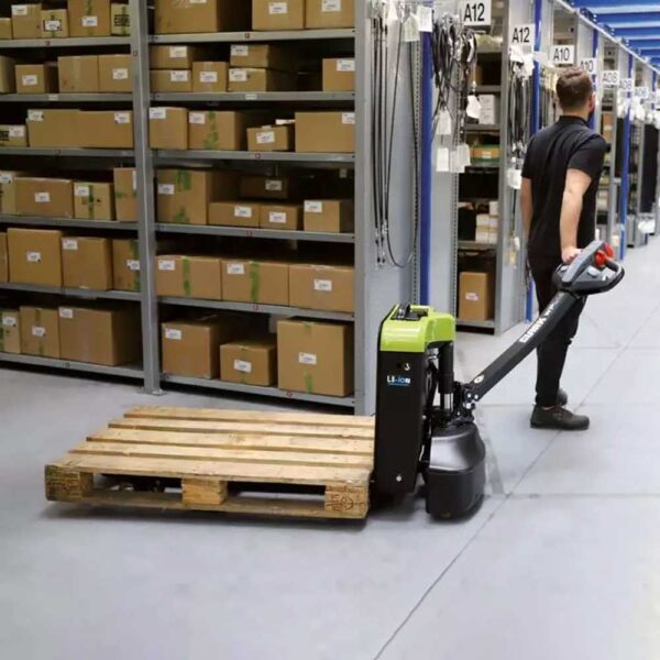 Clark Electric low lift Pallet truck WPio18 - Image 3